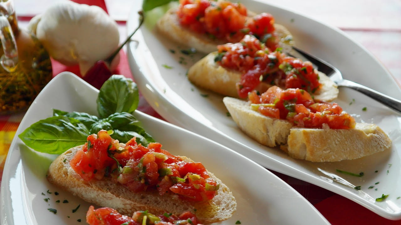Bruschetta al pomodoro e basilico