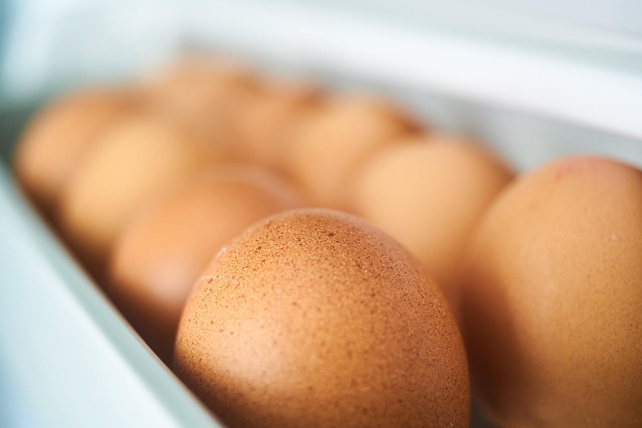 Come tenere fresche le uova col caldo estivo: la guida pratica