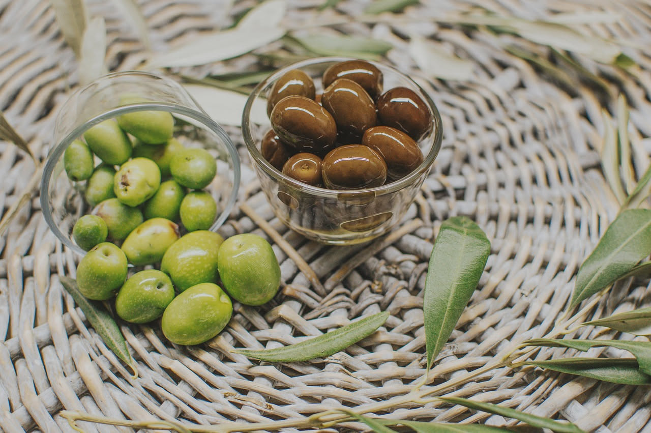 Come tenere fresco l'olio d'oliva col caldo: i consigli pratici