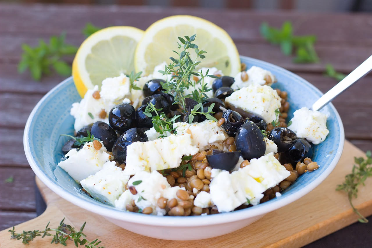 Da dove arriva l'insalata di farro estiva: la storia del piatto
