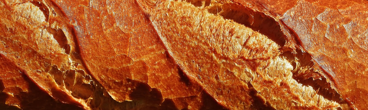 Perché il pane raffermo d'estate va conservato così: il trucco pratico