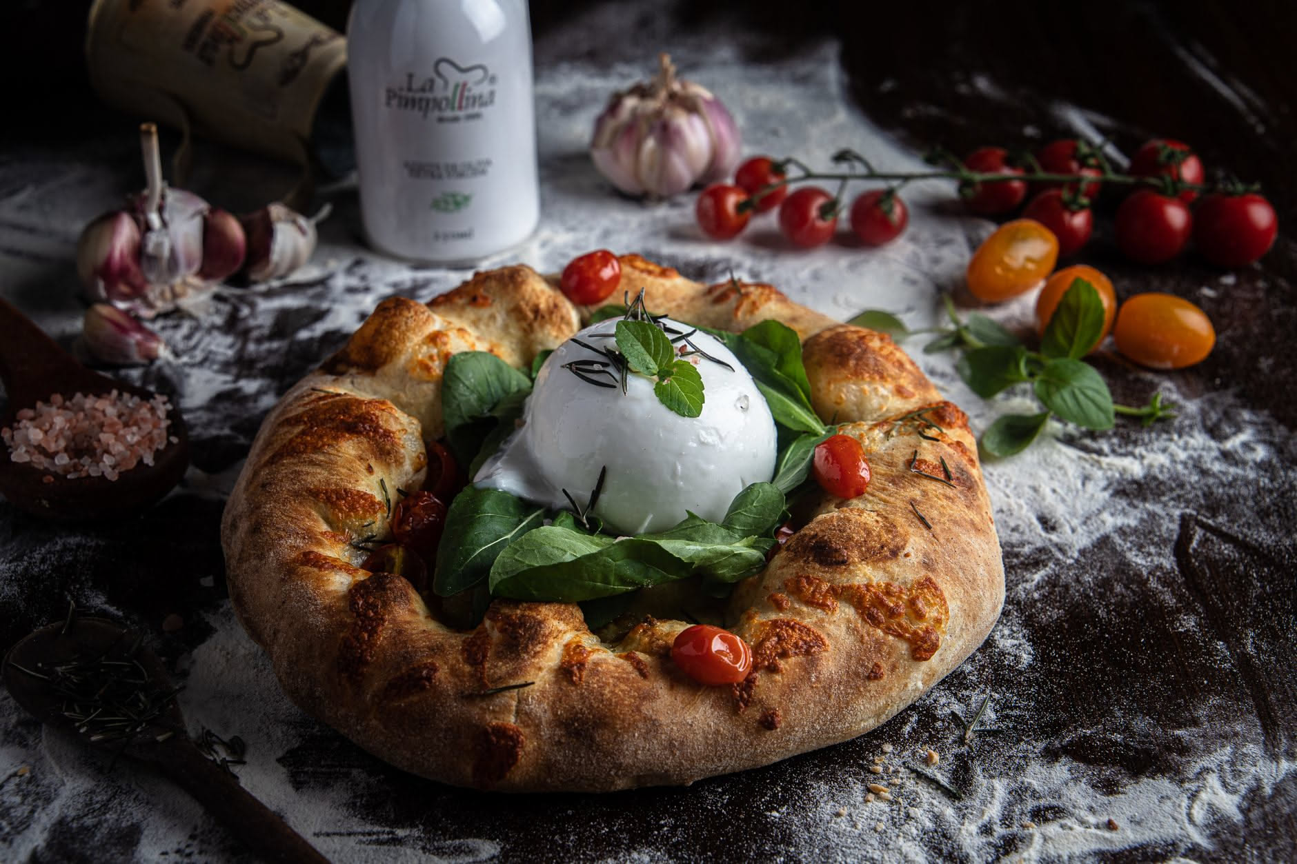 Torta salata con pomodori e mozzarella