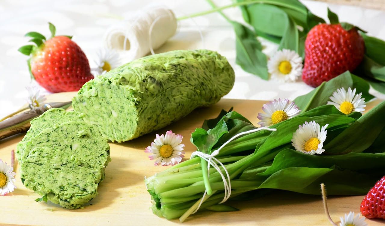 Frittata di erbe selvatiche: leggerezza e vitalità in ogni morso